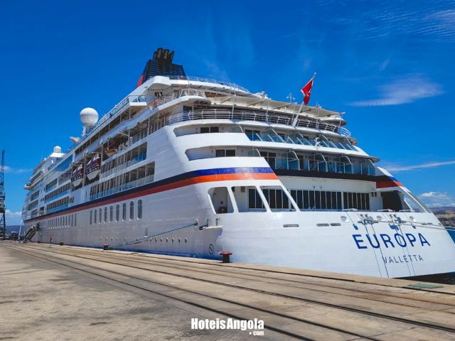 Navio Cruzeiro MS EUROPA chega a  Benguela com 230 turistas Alemães